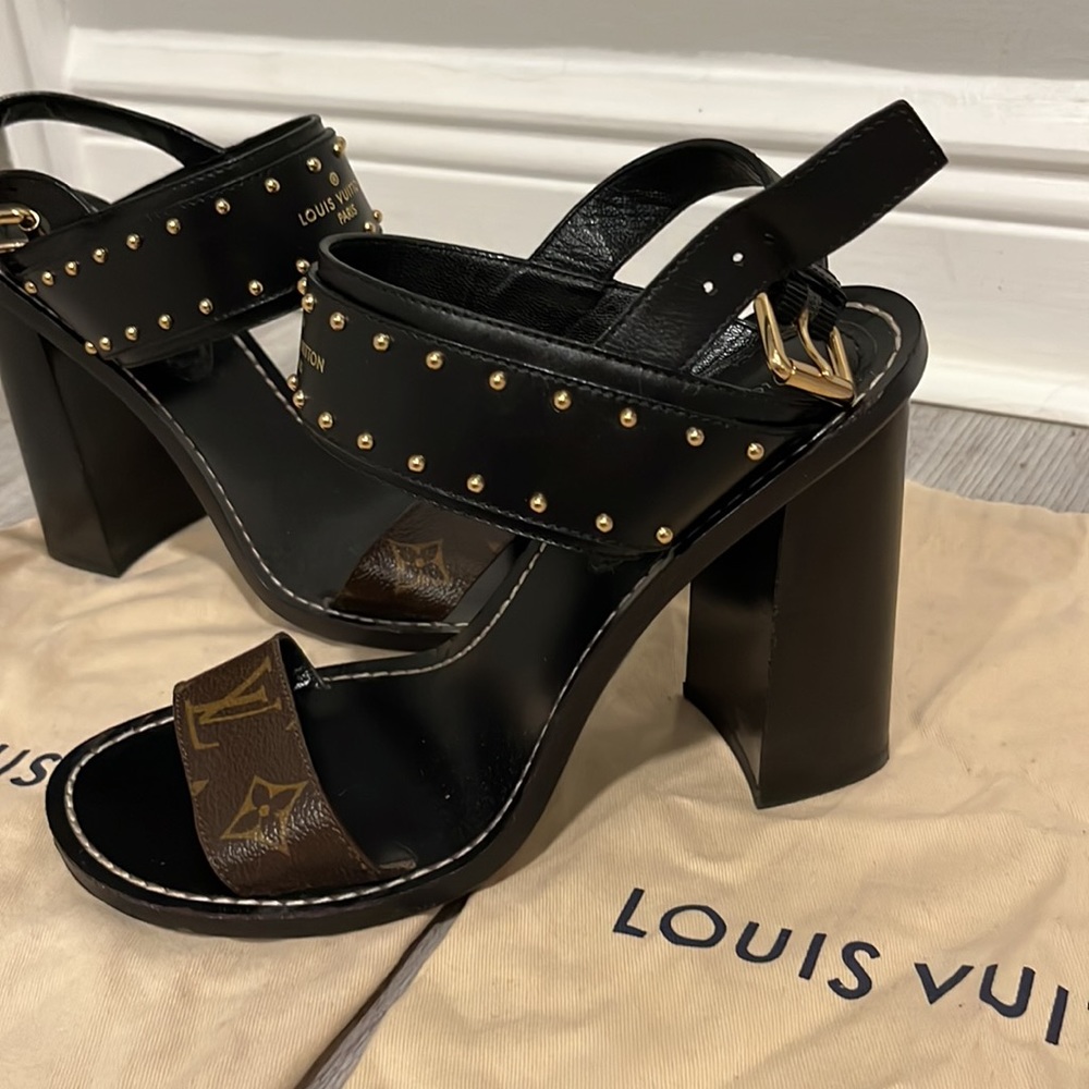 LOUIS VUITTON SANDALS 🔥